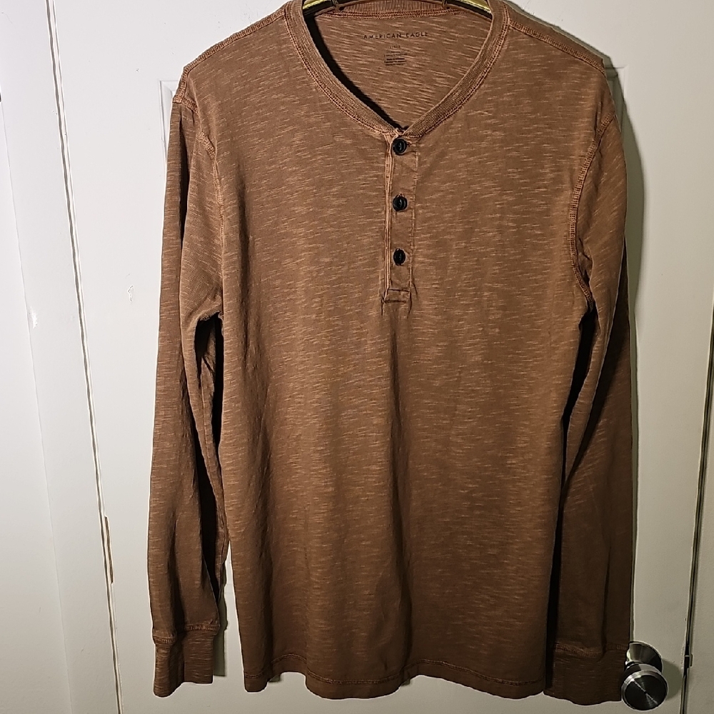 American Eagle Outfitters Long Sleeve Brown Henley Style Size Large. 100% Cotton